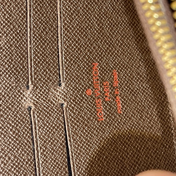 Louis Vuitton Zippy Wallet - Picture 5 of 13